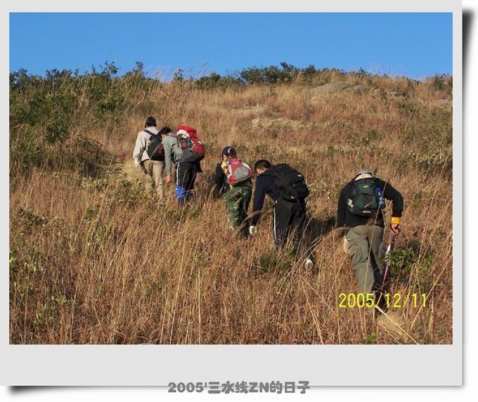 当地藏民给大家提供骑马服务