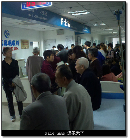 参加泸县地区百万贫困家庭白内障复明项目的老人